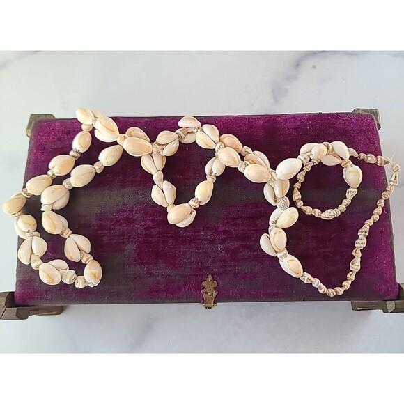 Vintage Shell Beaded Necklace - Picture 3 of 10